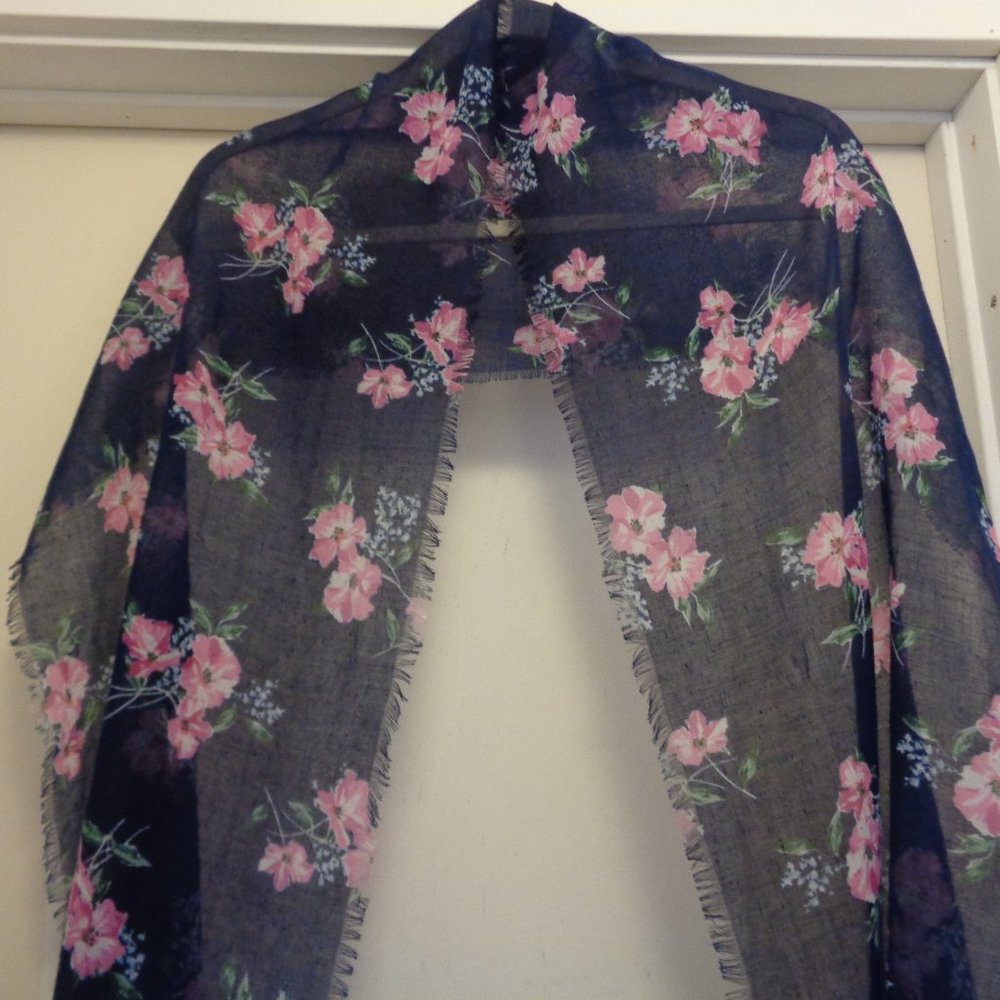 ROMANCE RETRO FLORALS SOFT COTTONY BLEND SCARF